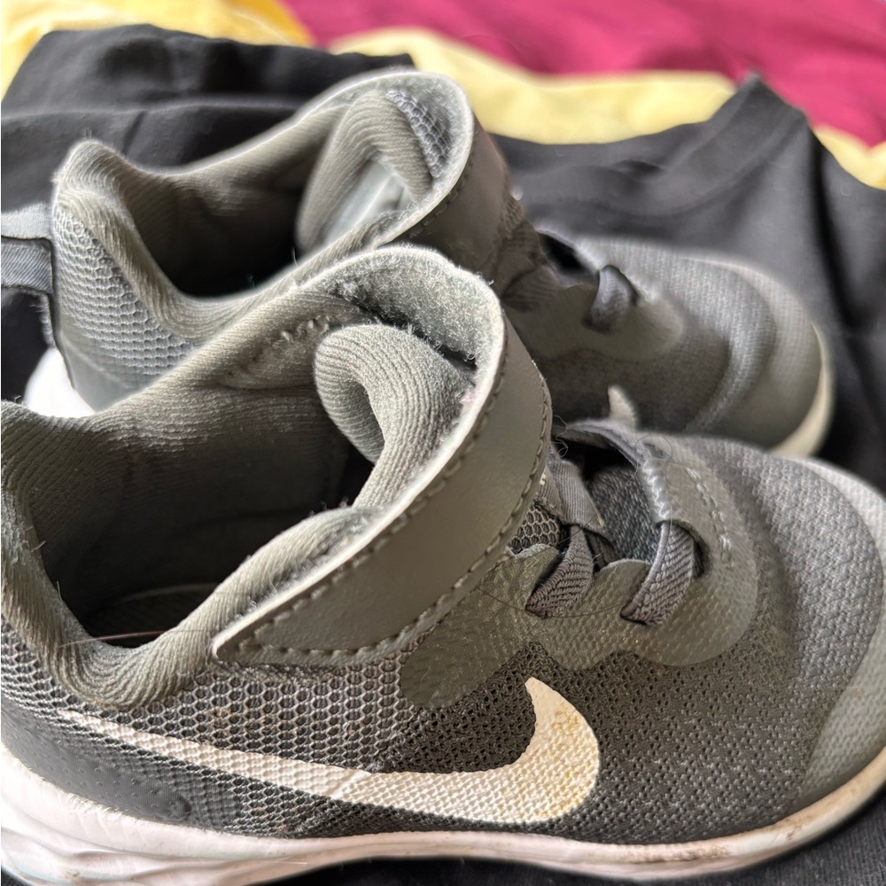 Toddler boy Nike Gray Lightweight